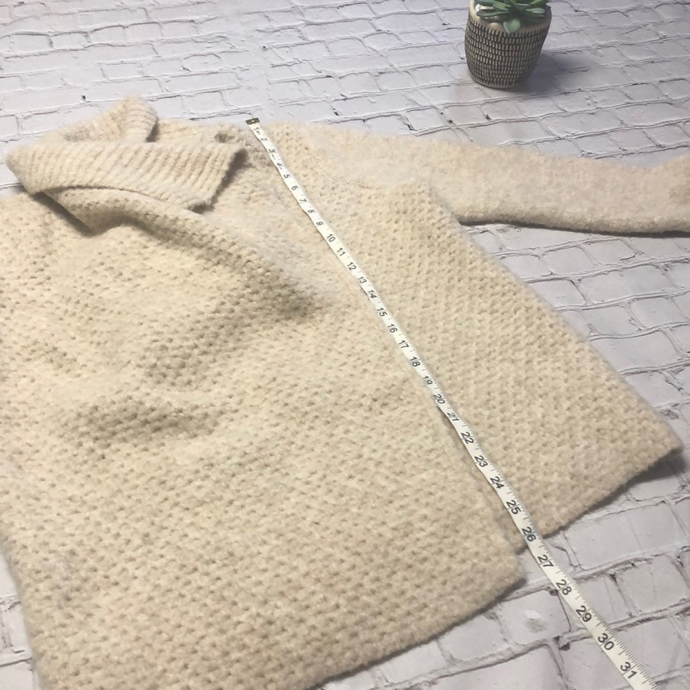 NWT! Beautiful Wool Blend Knit Cardigan - Picture 4 of 8